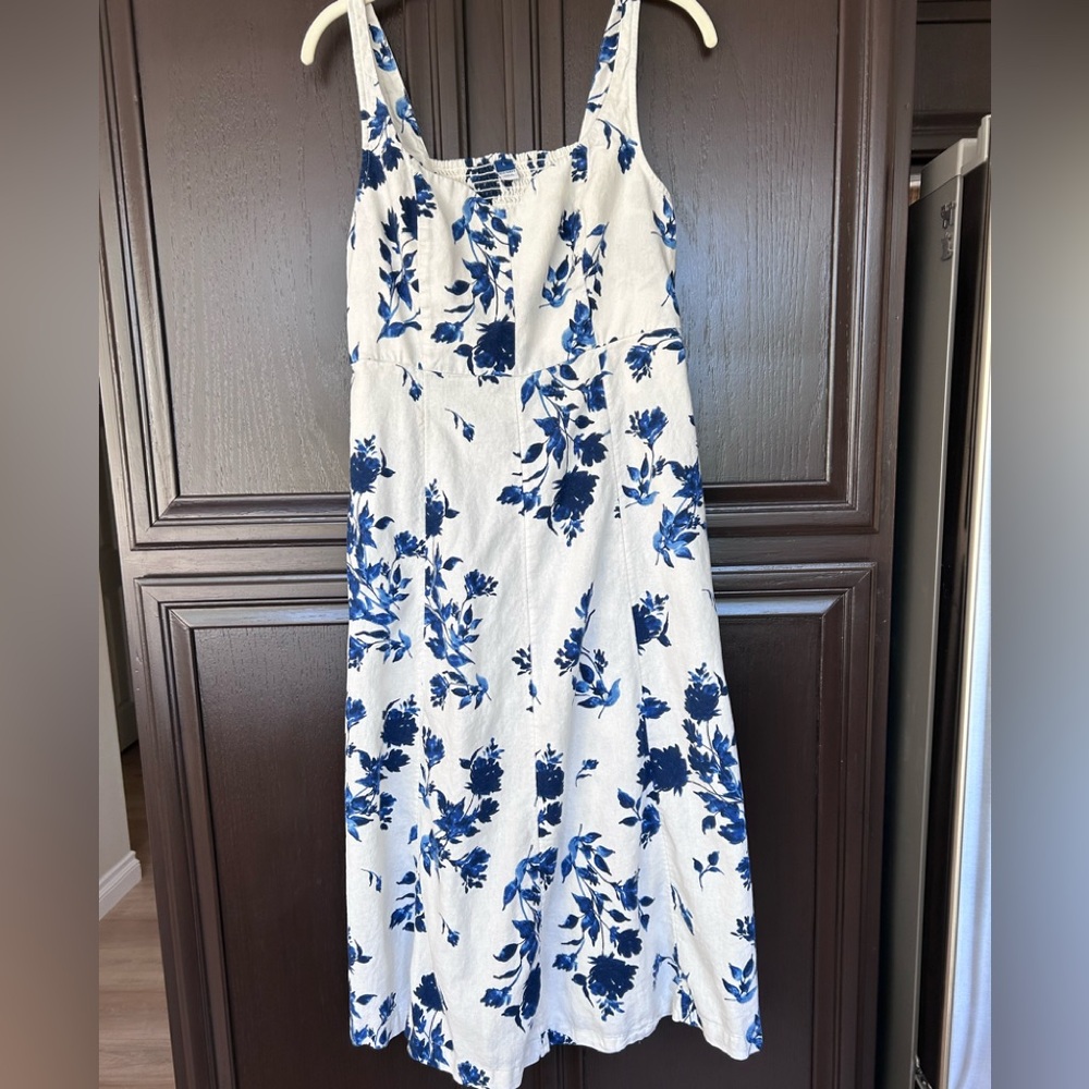 Old Navy white and navy blue dress. Size L